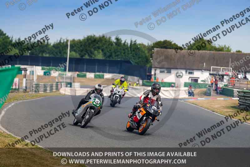 Vintage motorcycle club;eventdigitalimages;mallory park;mallory park trackday photographs;no limits trackdays;peter wileman photography;trackday digital images;trackday photos;vmcc festival 1000 bikes photographs